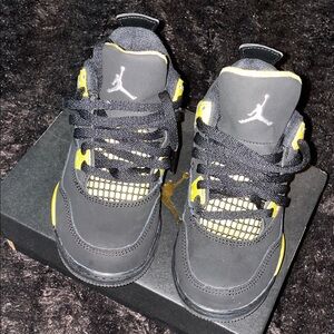 Jordan 4 Retro Thunder